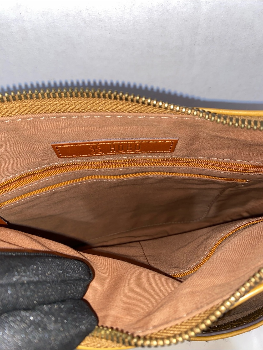 HOBO SHEILA SCOOP CROSSBODY - Picture 5 of 7